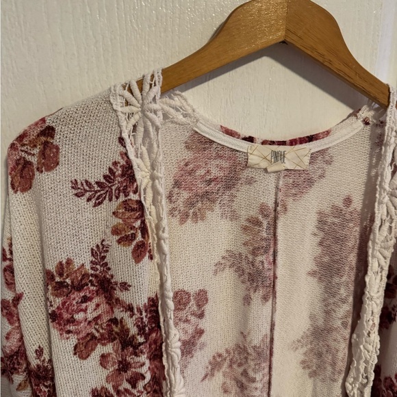 Pink flower sweater-stitch fix - Picture 4 of 5